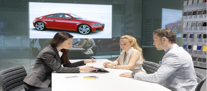 Los compradores jóvenes quieren llevarse el coche del concesionario en la primera visita