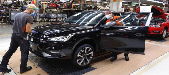 Las fábricas de coches españolas tratan de capear la escasez de microchips